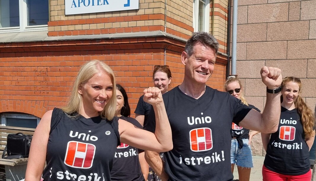 Forhandlingsleder for Unio Spekter, Lill Sverresdatter Larsen og forbundsleder i NRF Bent Ronny Mikalsen. Forhandlingsleder for Unio Spekter, Lill Sverresdatter Larsen og forbundsleder i NRF Bent Ronny Mikalsen.