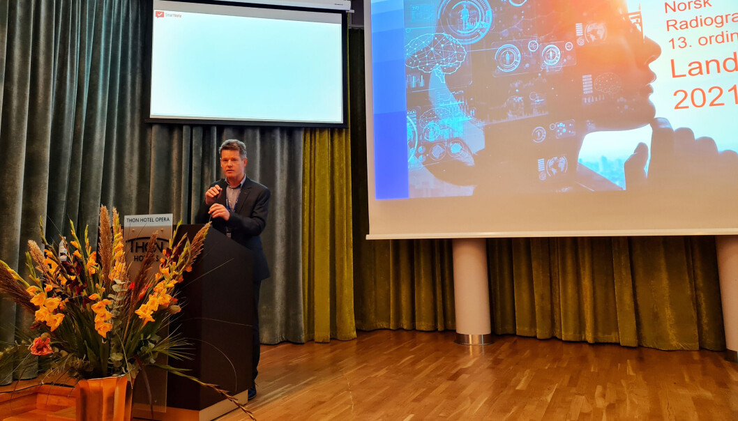 Gjenvalgt forbundsleder Bent Ronny Mikalsen presenterer det nye forbundsstyret. Gjenvalgt forbundsleder Bent Ronny Mikalsen presenterer det nye forbundsstyret.