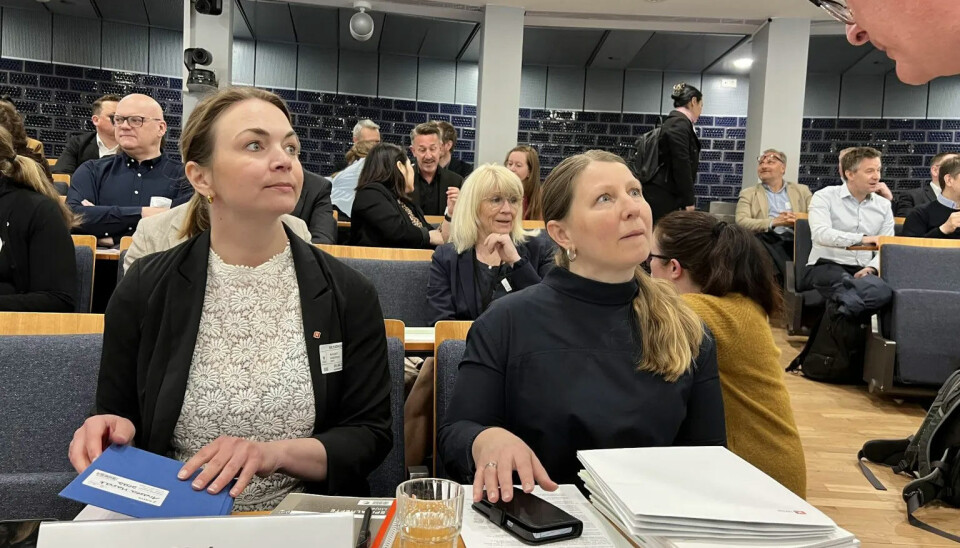 Forhandlingsleder Guro Lind og utvalgssekretær Andrea Mandt i Unio stat i samtale med Statens personaldirektør Gisle Norheim da forhandlingene åpnet den 20.april. Nå har Unio stat brutt forhandlingene, og lønnsoppgjøret går til Riksmekleren. Forhandlingsleder Guro Lind og utvalgssekretær Andrea Mandt i Unio stat i samtale med Statens personaldirektør Gisle Norheim da forhandlingene åpnet den 20.april. Nå har Unio stat brutt forhandlingene, og lønnsoppgjøret går til Riksmekleren.